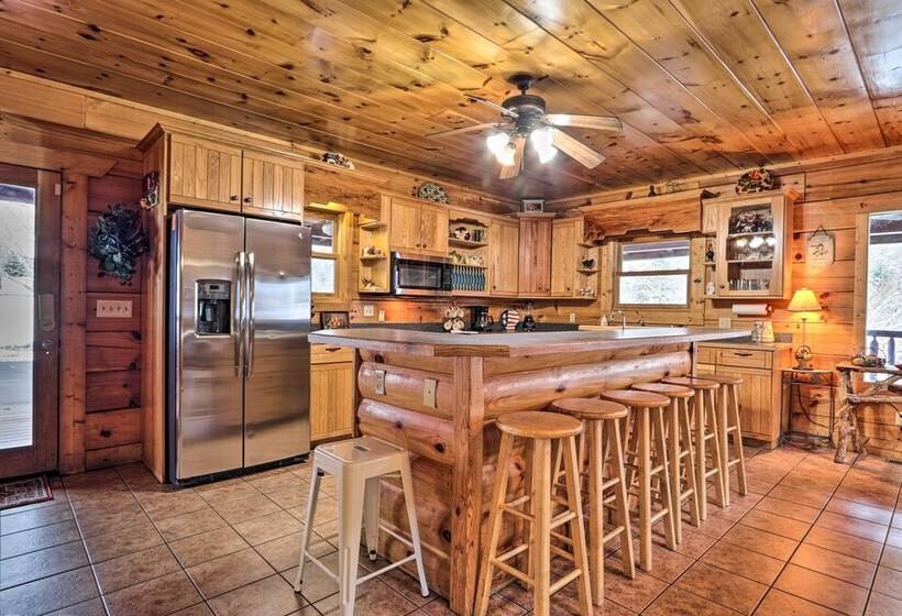 Grand Lodge W/ Hot Tub ~ 12 Mi To Gatlinburg!