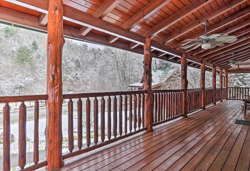 Grand Lodge W/ Hot Tub ~ 12 Mi To Gatlinburg!