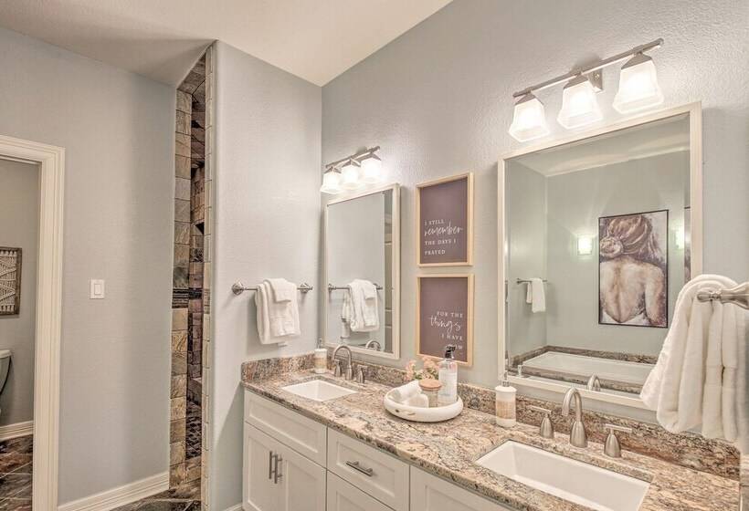 Guadalupe River Paradise W/ Hot Tub, Dock & Kayaks