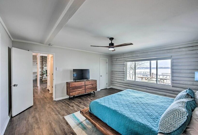 Gun Barrel City Home W/ Private Deck & Fire Pit