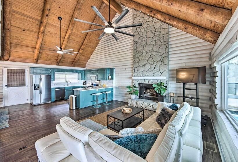 Gun Barrel City Home W/ Private Deck & Fire Pit