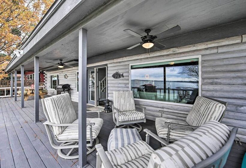 Gun Barrel City Home W/ Private Deck & Fire Pit