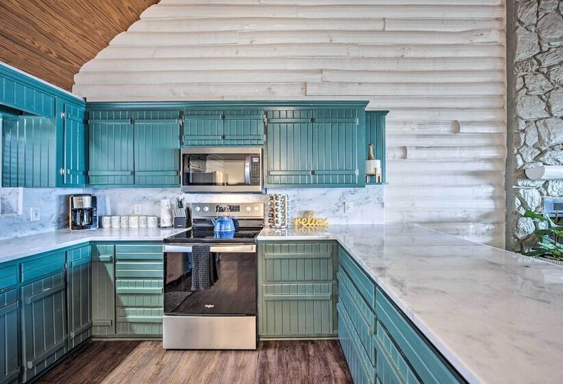 Gun Barrel City Home W/ Private Deck & Fire Pit