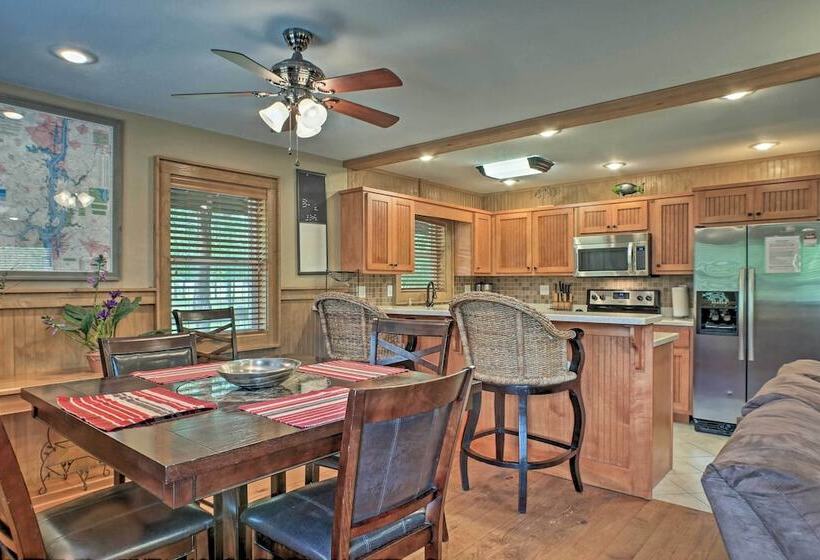 Guntersville Cabin W/ Fire Pit & Covered Porch