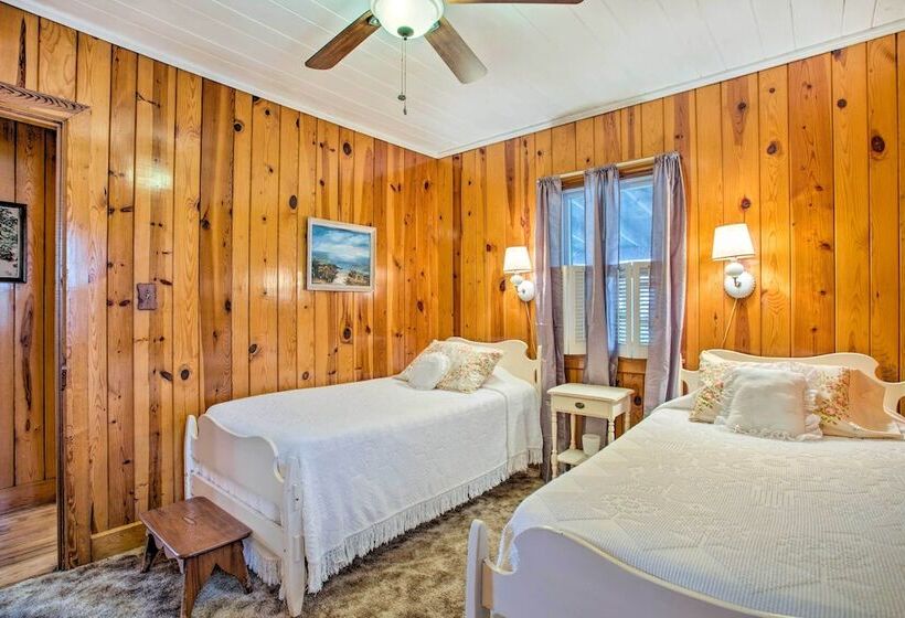 Dog Friendly Hendersonville Cabin: Deck & Views