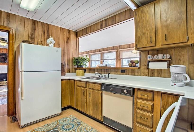 Dog Friendly Hendersonville Cabin: Deck & Views