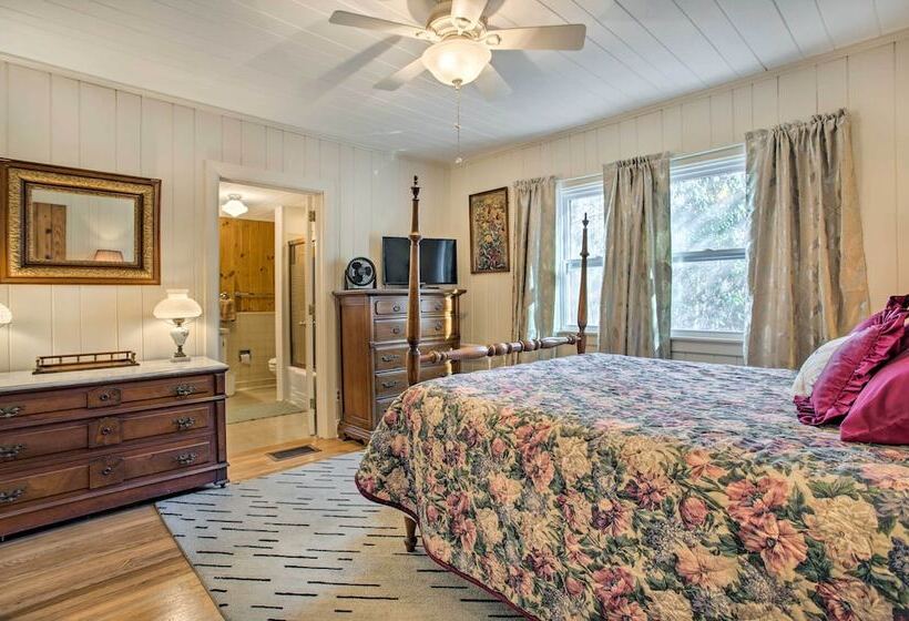 Dog Friendly Hendersonville Cabin: Deck & Views