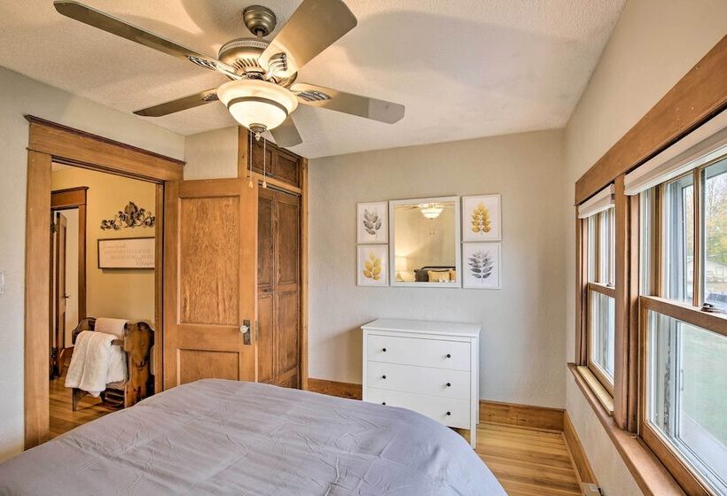 Historic Cumberland Home On Beaver Dam Lake!