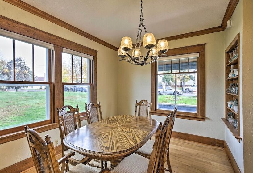 Historic Cumberland Home On Beaver Dam Lake!