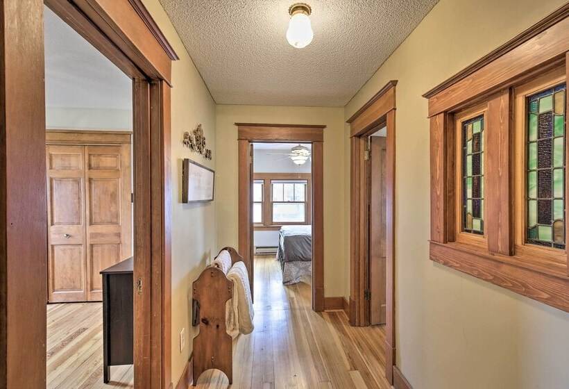 Historic Cumberland Home On Beaver Dam Lake!