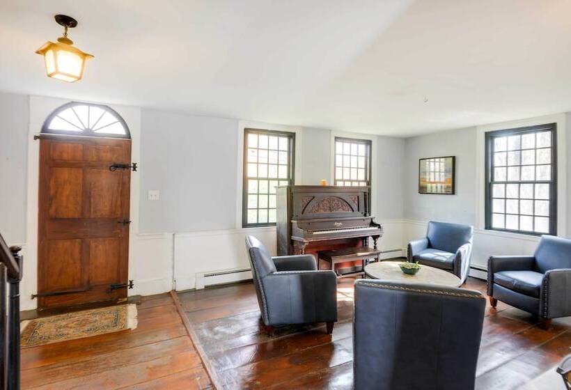 Historic Home W/ Modern Updates On < 4 Acres