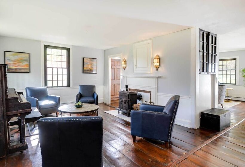 Historic Home W/ Modern Updates On < 4 Acres