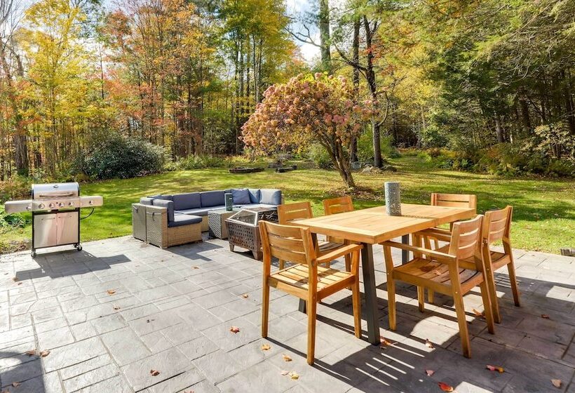 Historic Home W/ Modern Updates On < 4 Acres