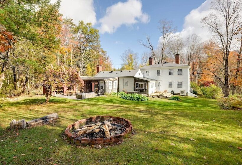 Historic Home W/ Modern Updates On < 4 Acres