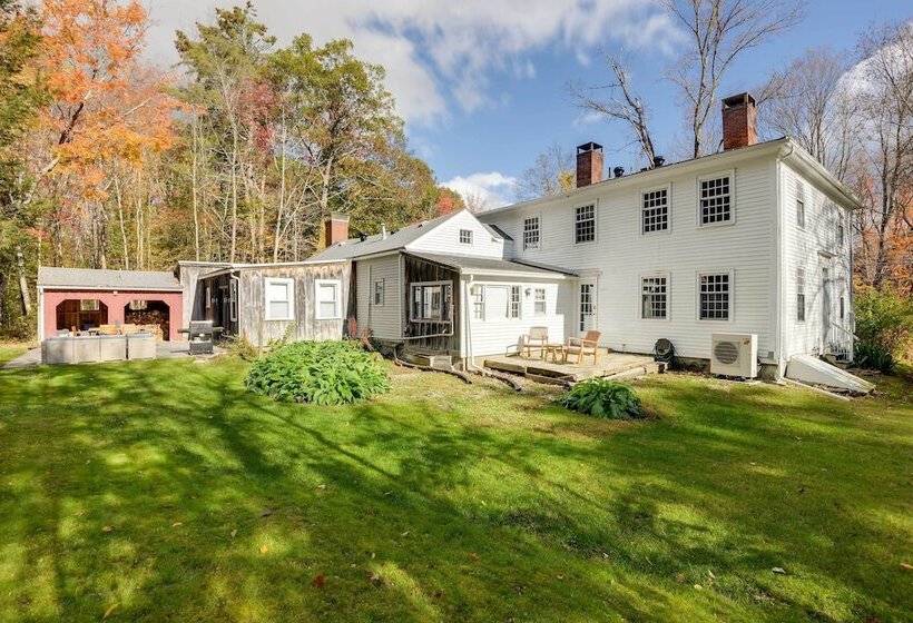 Historic Home W/ Modern Updates On < 4 Acres