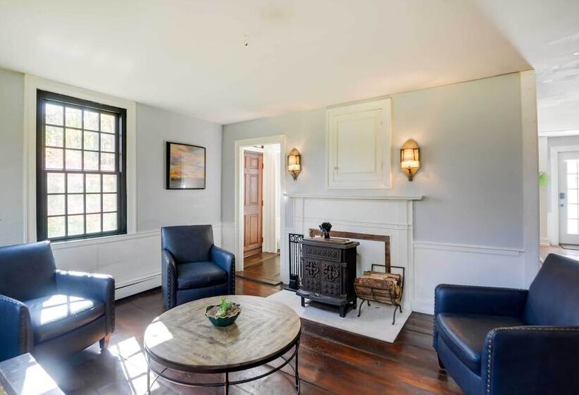 Historic Home W/ Modern Updates On < 4 Acres