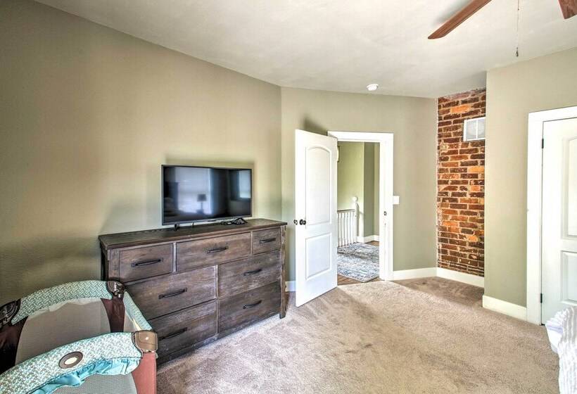 Historic Home Near Bathhouse Row In Hot Springs!