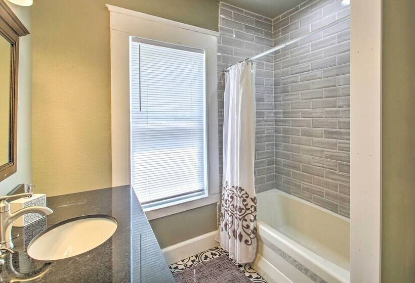 Historic Home Near Bathhouse Row In Hot Springs!