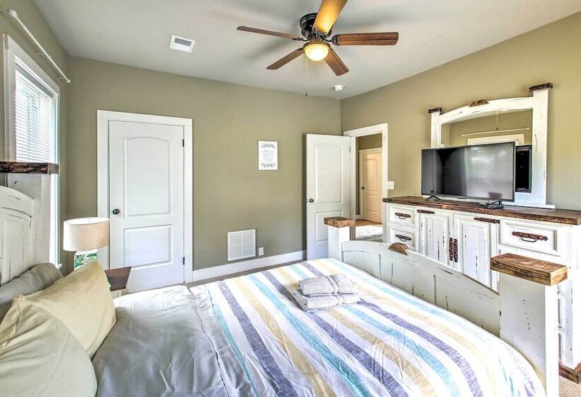 Historic Home Near Bathhouse Row In Hot Springs!