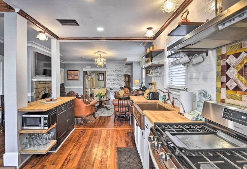 Historic Renovated Home < 2 Mi To Beach & Pier!