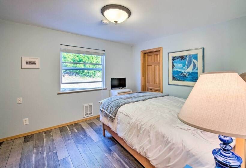 Hood Canal Home W/ Hot Tub   Bordering Olympic Np!