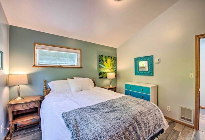 Hood Canal Home W/ Hot Tub   Bordering Olympic Np!