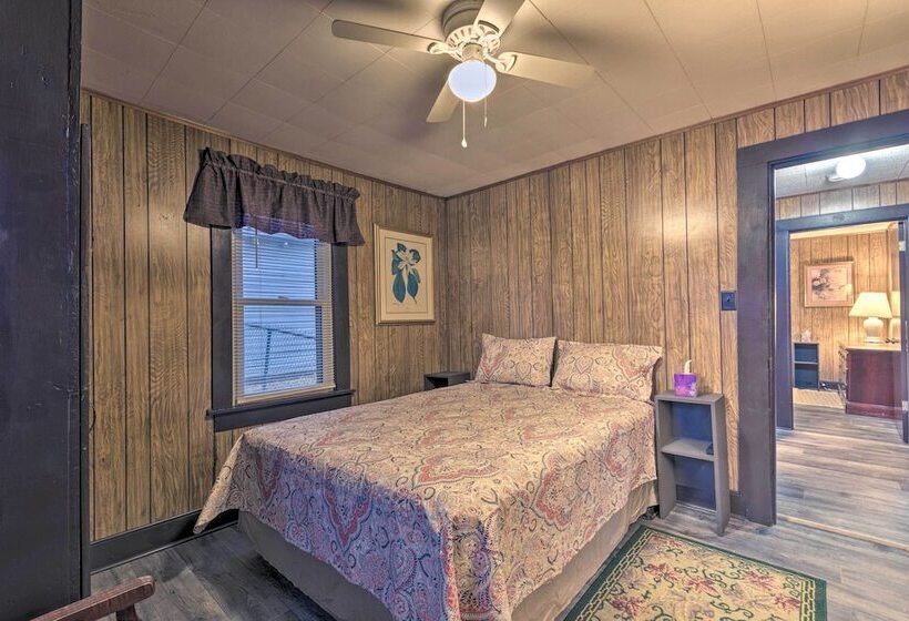 Hot Springs Home < 1 Mi To Oaklawn Racing Casino!