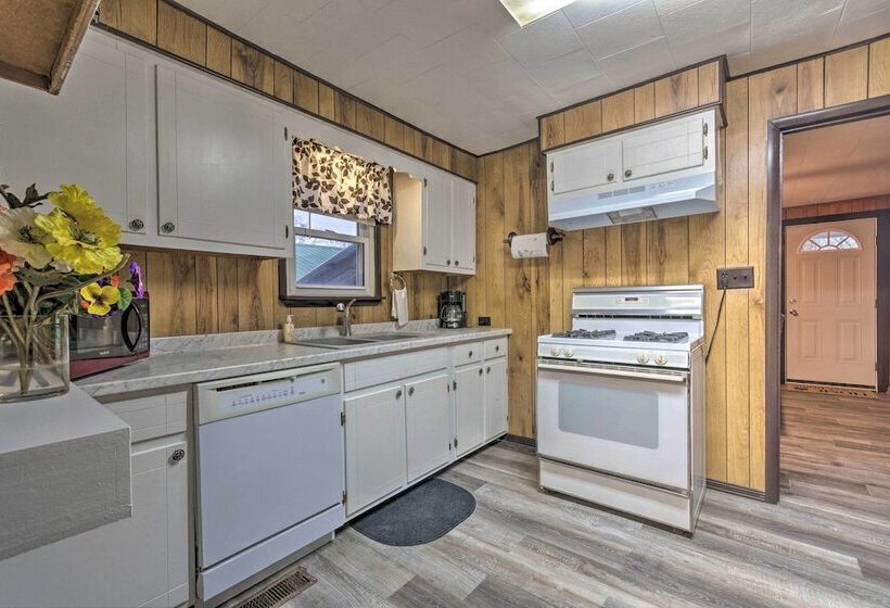 Hot Springs Home < 1 Mi To Oaklawn Racing Casino!