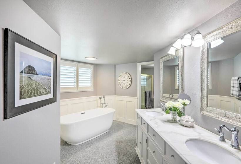 Ideally Located Ocean Escape Near Beach & Wineries