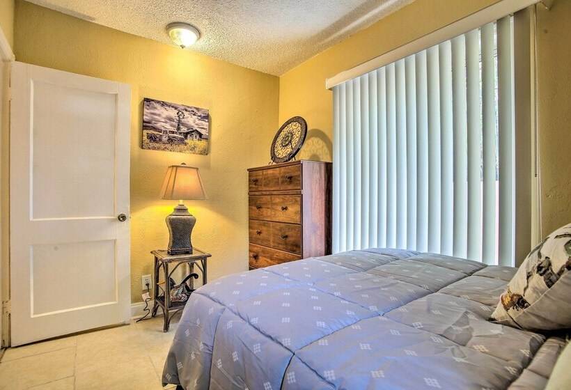 Ideally Located Abode W/ Gazebo In Pompano Beach!