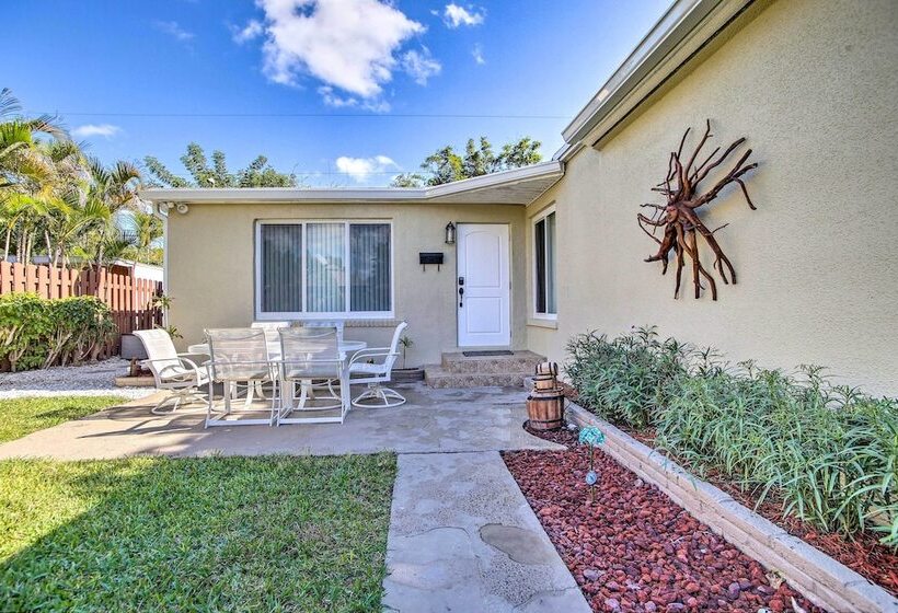 Ideally Located Abode W/ Gazebo In Pompano Beach!