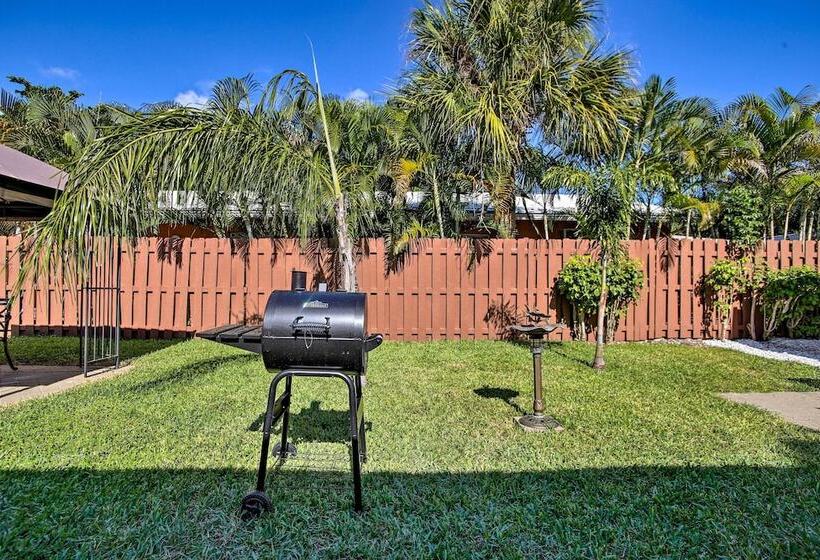 Ideally Located Abode W/ Gazebo In Pompano Beach!