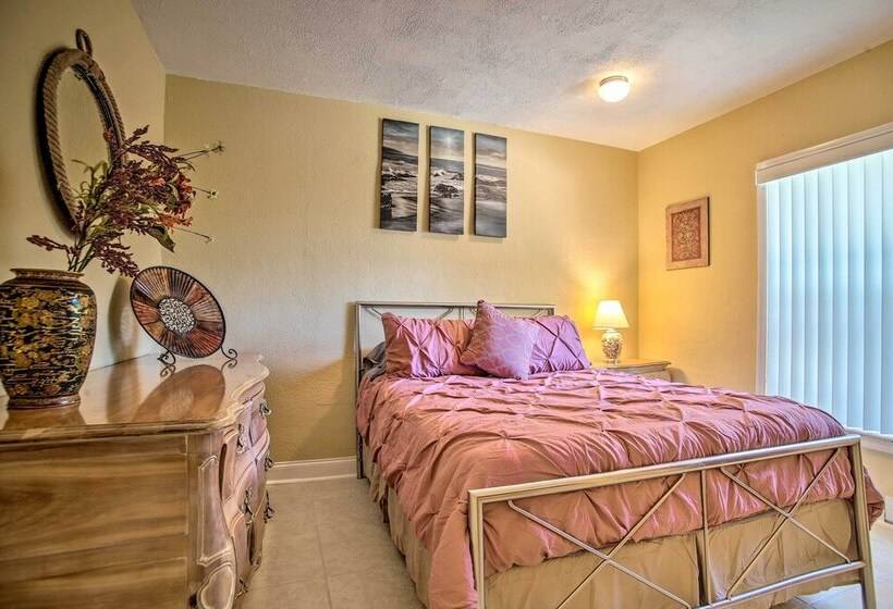 Ideally Located Abode W/ Gazebo In Pompano Beach!