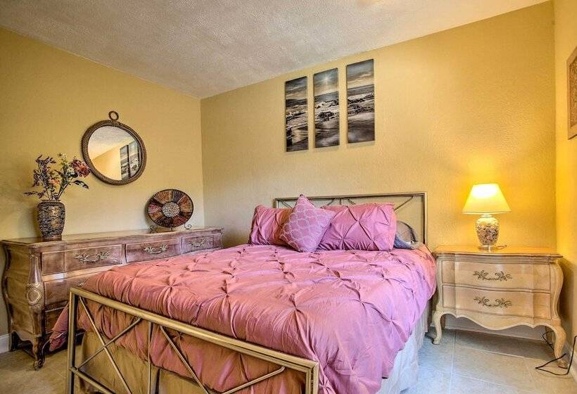 Ideally Located Abode W/ Gazebo In Pompano Beach!