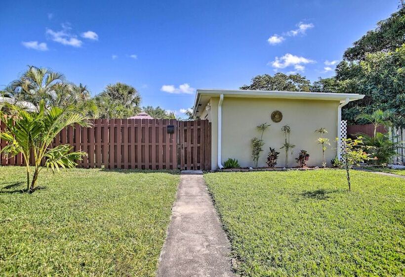Ideally Located Abode W/ Gazebo In Pompano Beach!