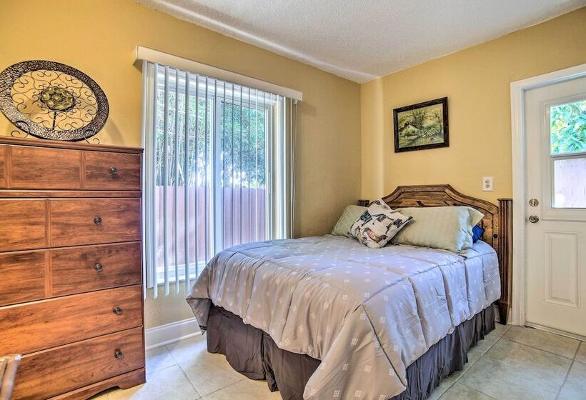 Ideally Located Abode W/ Gazebo In Pompano Beach!