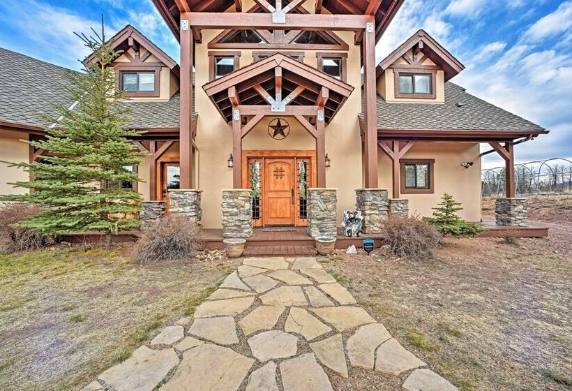 Idyllic Florissant Cabin W/ Patio & Hot Tub!