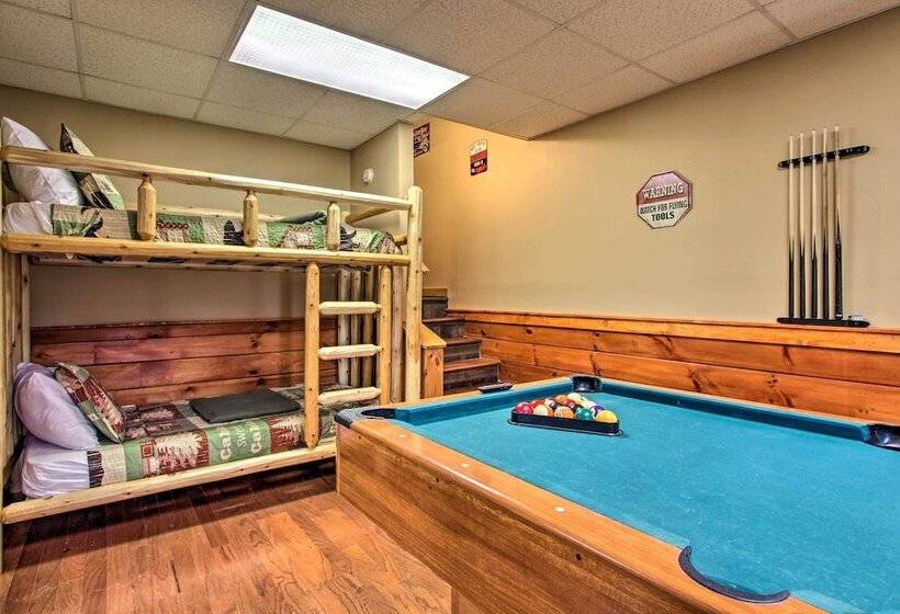 Pigeon Forge Cabin W/ Hot Tub & Mountain Views!