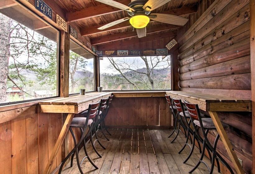 Pigeon Forge Cabin W/ Hot Tub & Mountain Views!