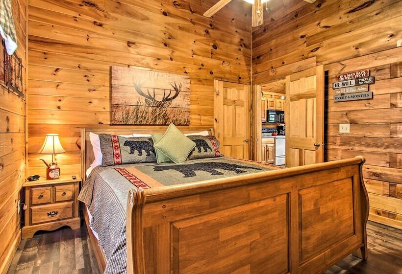 Pigeon Forge Cabin W/ Hot Tub & Mountain Views!