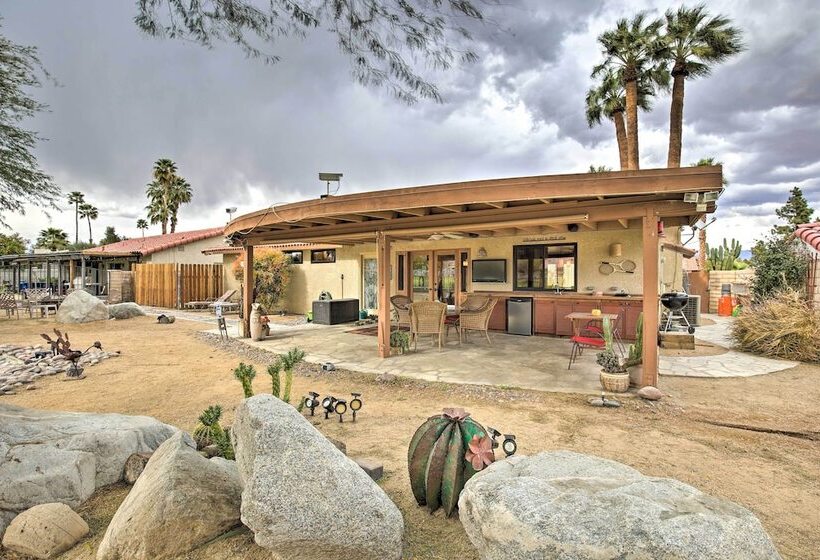 Indio Escape W/ Fire Pit & Resort Amenities!