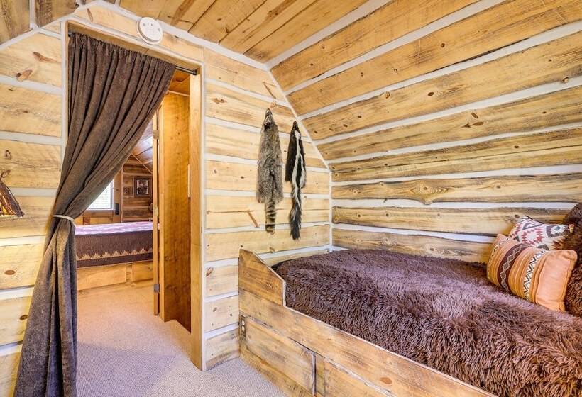 Jemez Springs Cabin W/ Stunning Mtn Views!