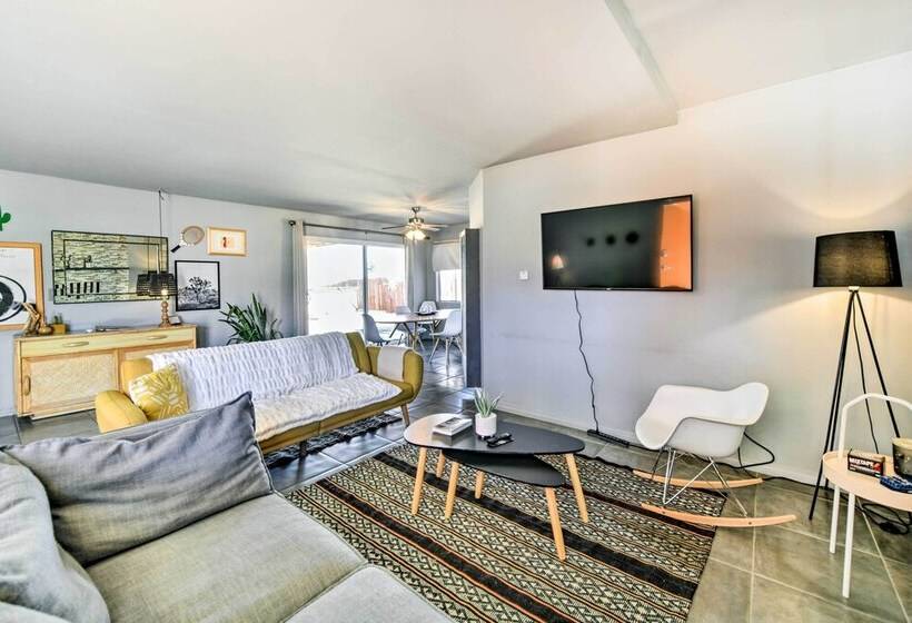 Joshua Tree Vacation Home W/ Private Hot Tub!