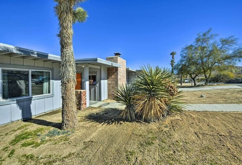Joshua Tree Vacation Home W/ Private Hot Tub!