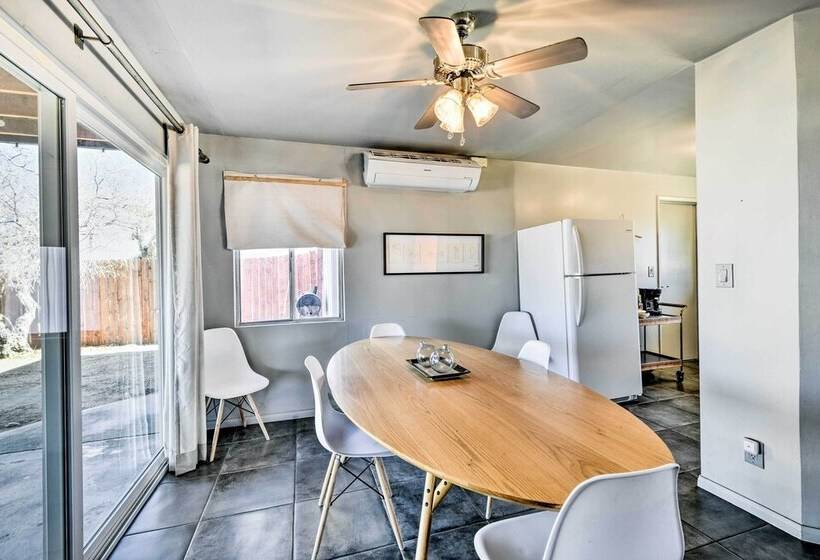 Joshua Tree Vacation Home W/ Private Hot Tub!