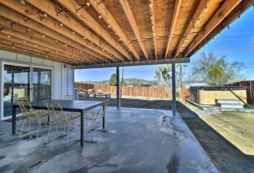 Joshua Tree Vacation Home W/ Private Hot Tub!