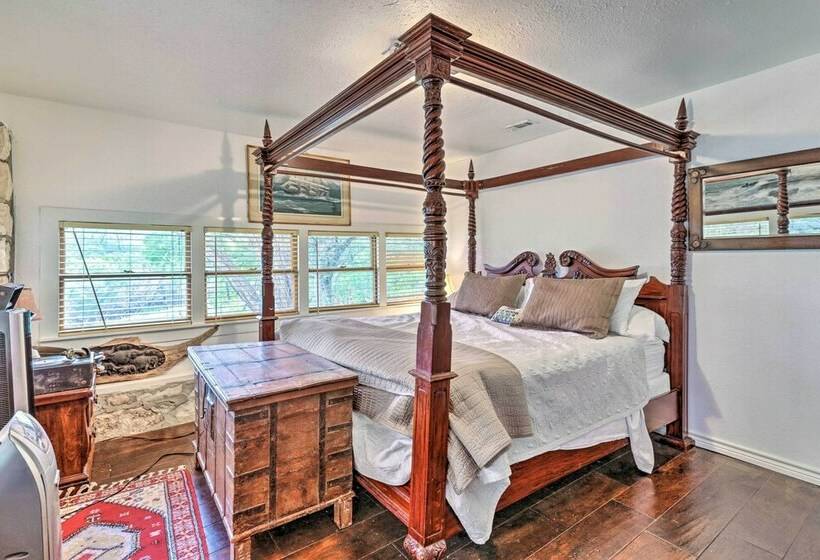 Kerrville Area Home W/ Outdoor Entertainment Space