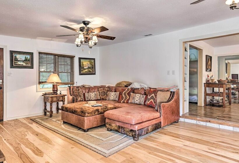 Kerrville Area Home W/ Outdoor Entertainment Space