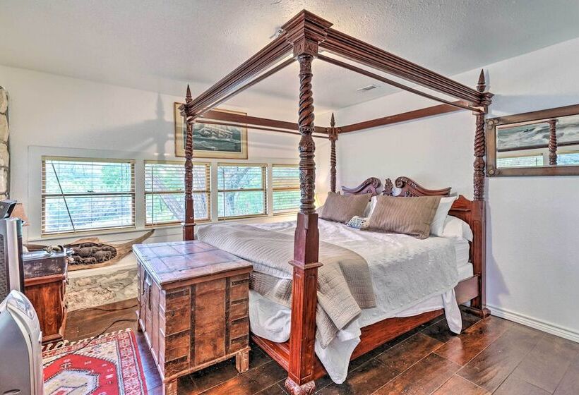 Kerrville Area Home W/ Outdoor Entertainment Space