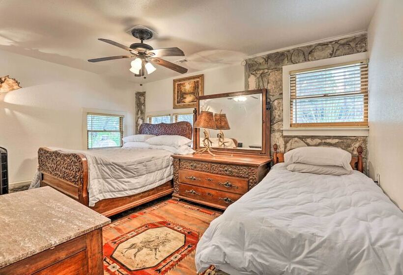 Kerrville Area Home W/ Outdoor Entertainment Space